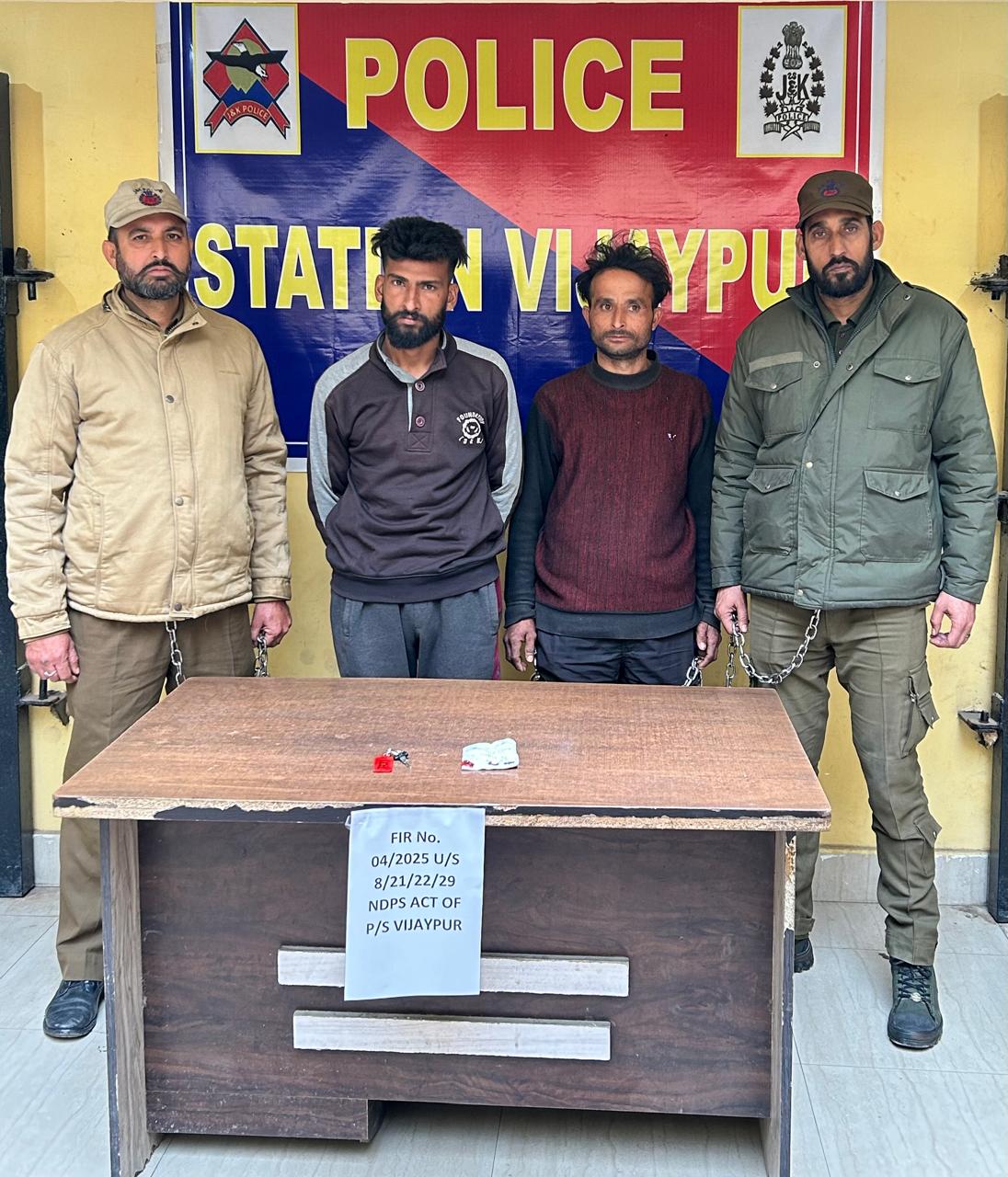 'सांबा पुलिस ने 02 ड्रग तस्करों को पकड़ा, 3.50 ग्राम हेरोइन जैसा पदार्थ बरामद किया'